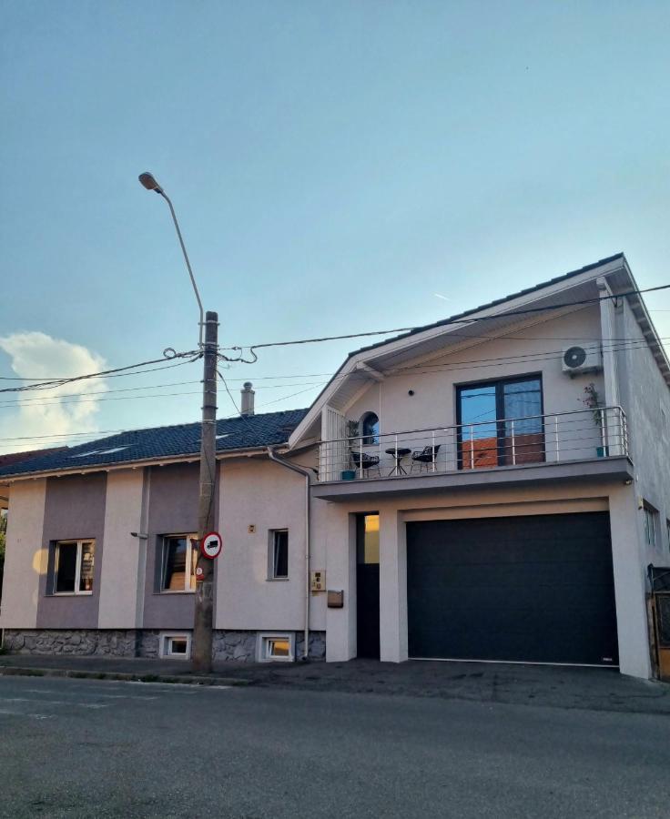 Apartament Muki House Hunedoara Zewnętrze zdjęcie